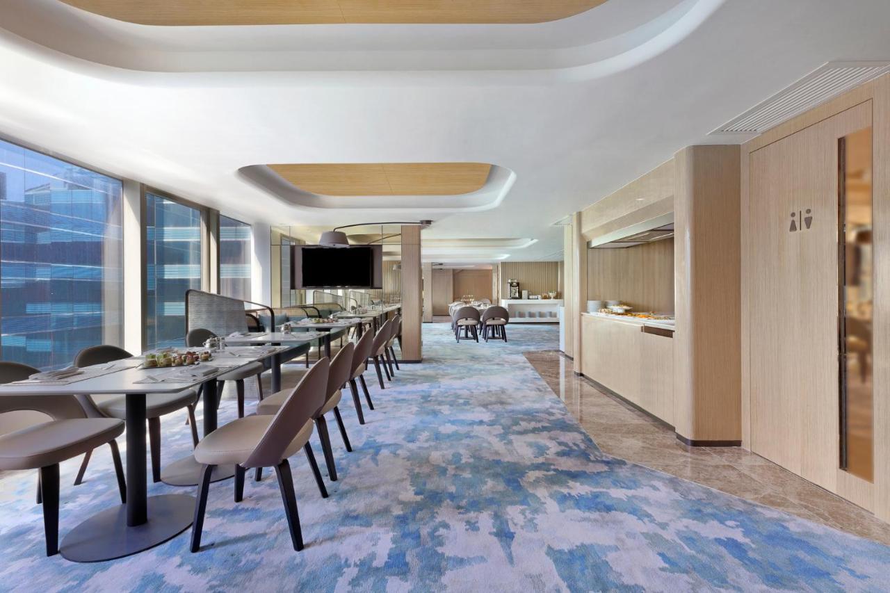 Harbour Grand Kowloon Hotell Hongkong Eksteriør bilde Club Lounge at the hotel