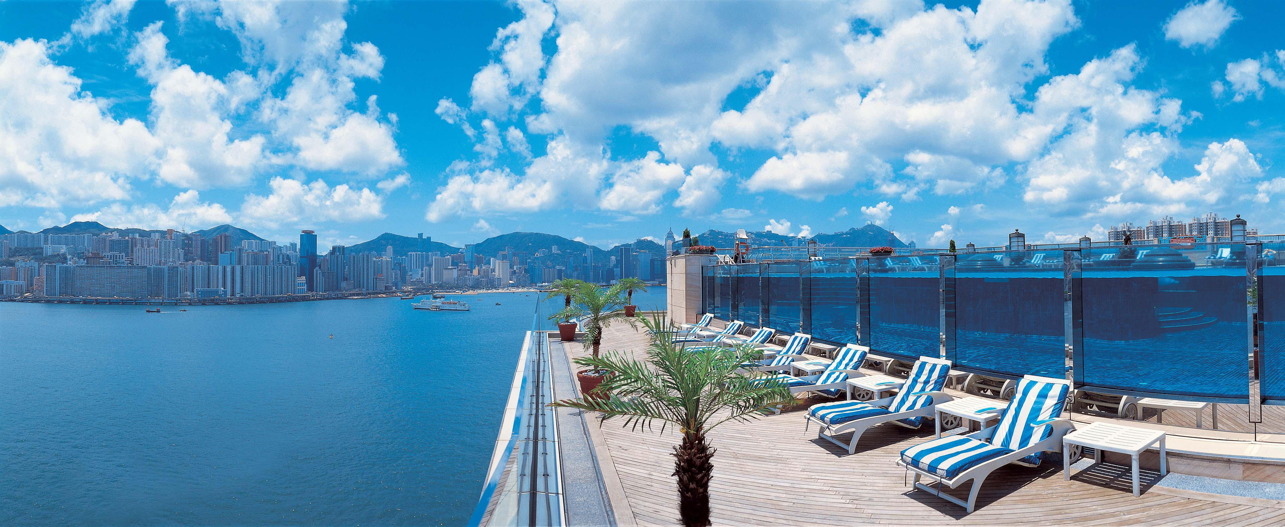 Harbour Grand Kowloon Hotell Hongkong Eksteriør bilde The rooftop pool at the hotel