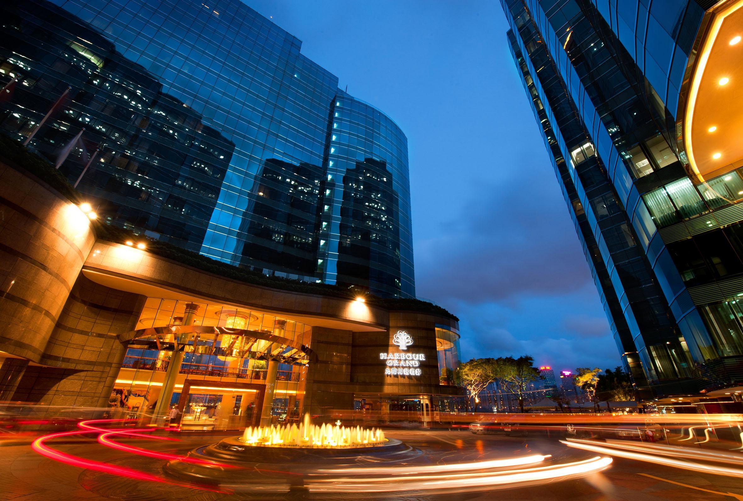 Harbour Grand Kowloon Hotell Hongkong Eksteriør bilde The entrance of the Shangri-La hotel